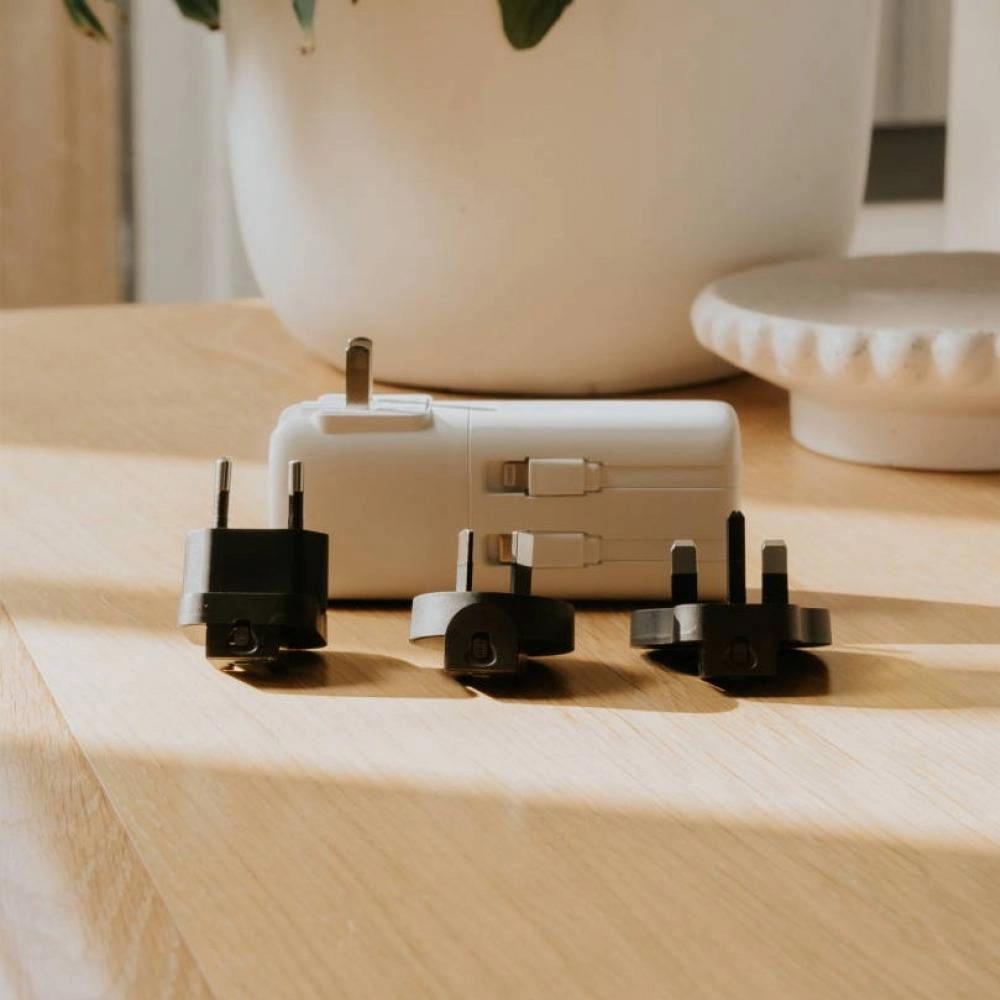 Universal Slim Travel Power Bank USB-C 22.5W 10000mAh